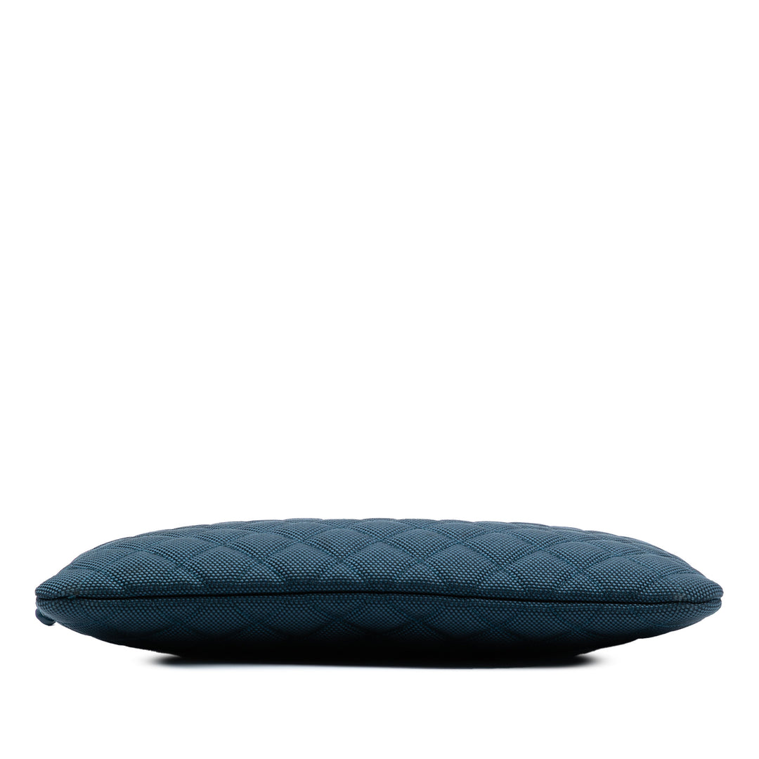 Chanel Medium Quilted Nylon Fluo Boy O Étui Pochette Bleu – GABY PARIS Authentique