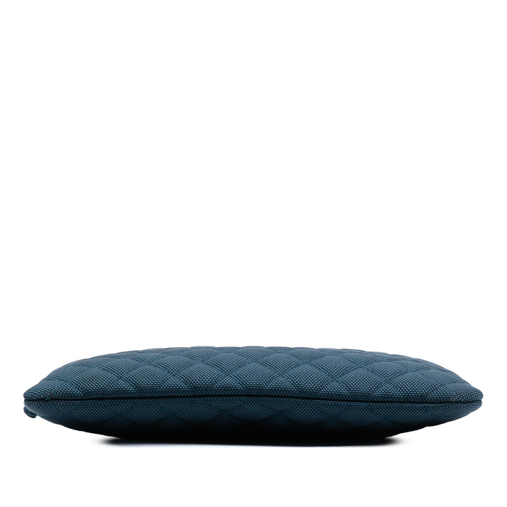Chanel Medium Quilted Nylon Fluo Boy O Étui Pochette Bleu – GABY PARIS Authentique