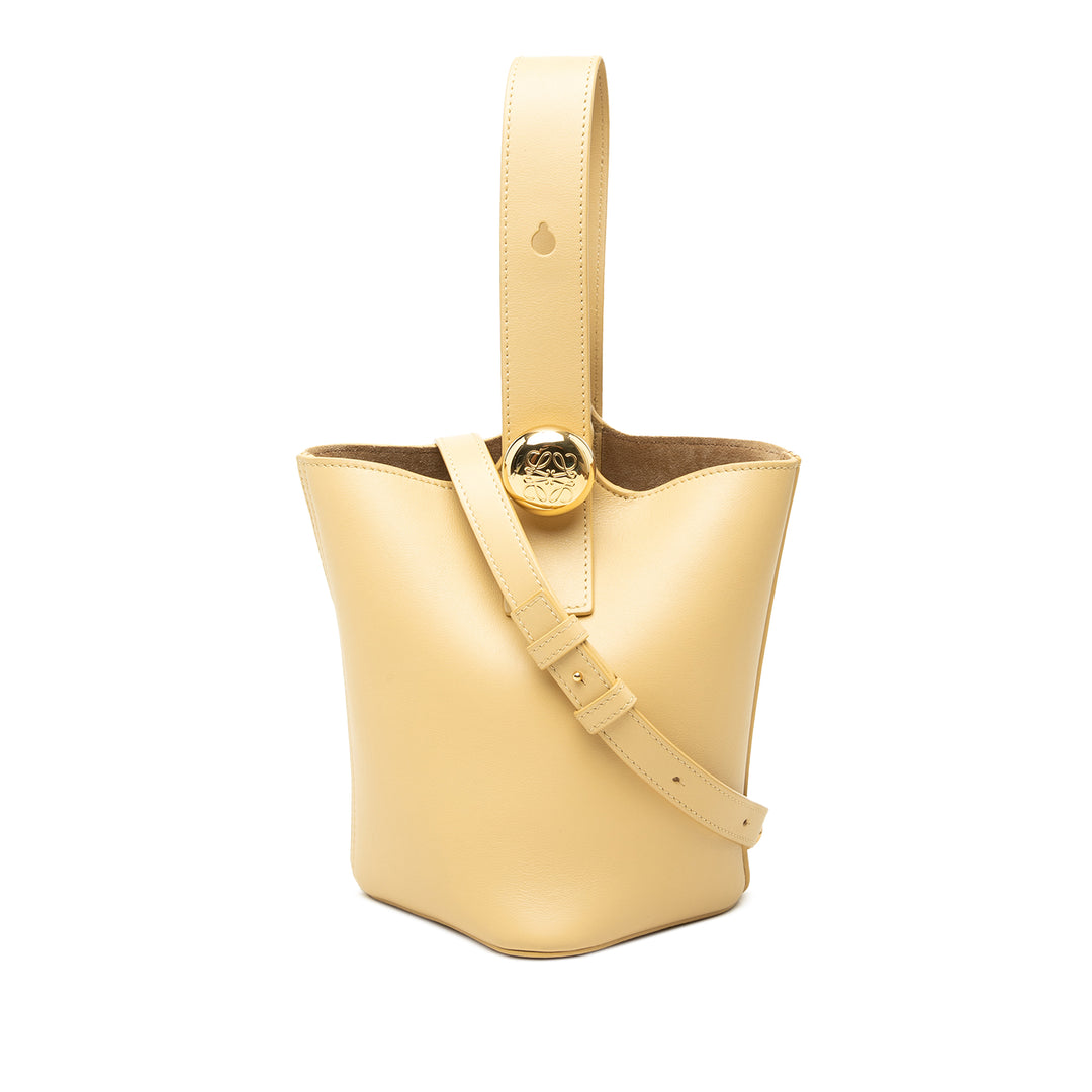 LOEWE Sac seau Pebble Mini Cuir de veau Jaune – vue principale – GABY PARIS