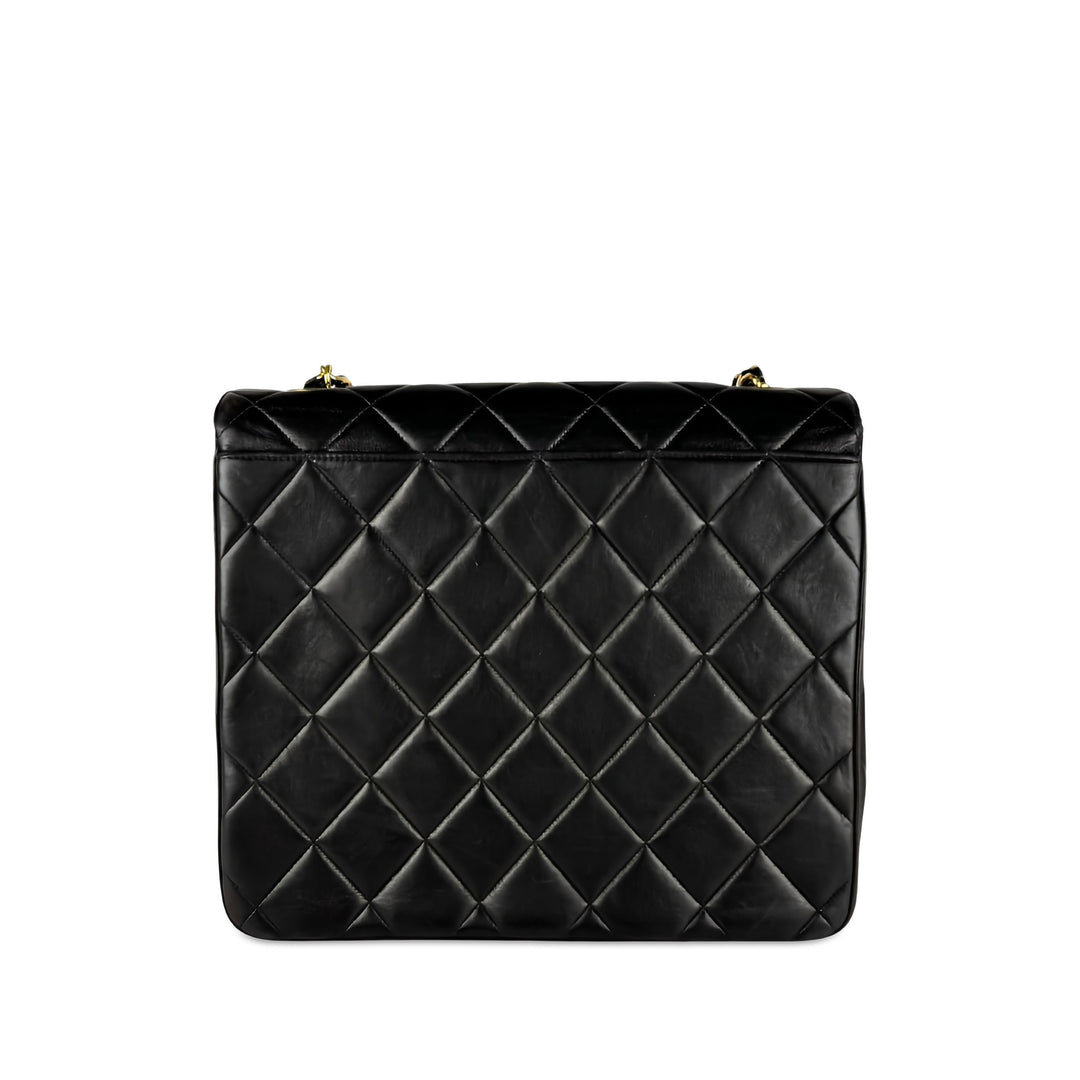 Chanel CC Matelassé Carré Rabat simple XL Cuir d'agneau Noir – vue 2 – GABY PARIS