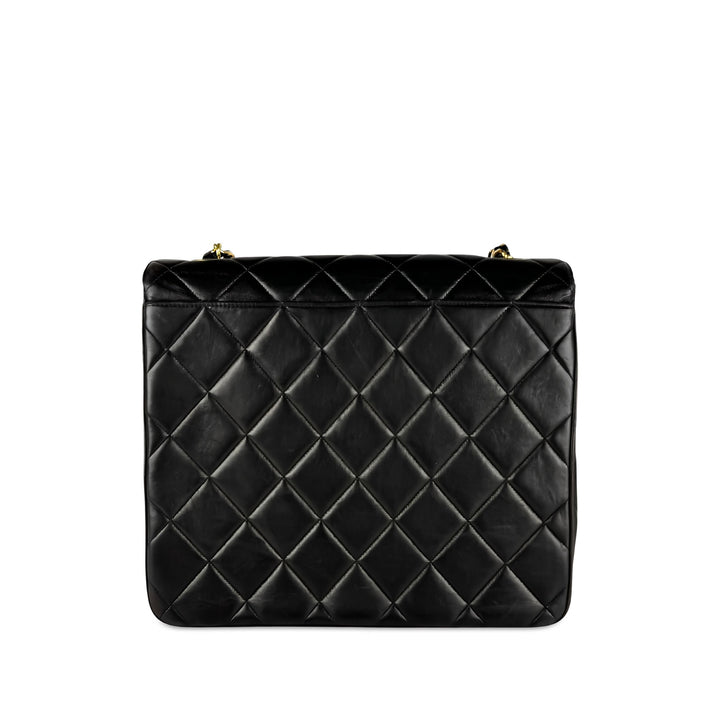Chanel CC Matelassé Carré Rabat simple XL Cuir d'agneau Noir – vue 2 – GABY PARIS