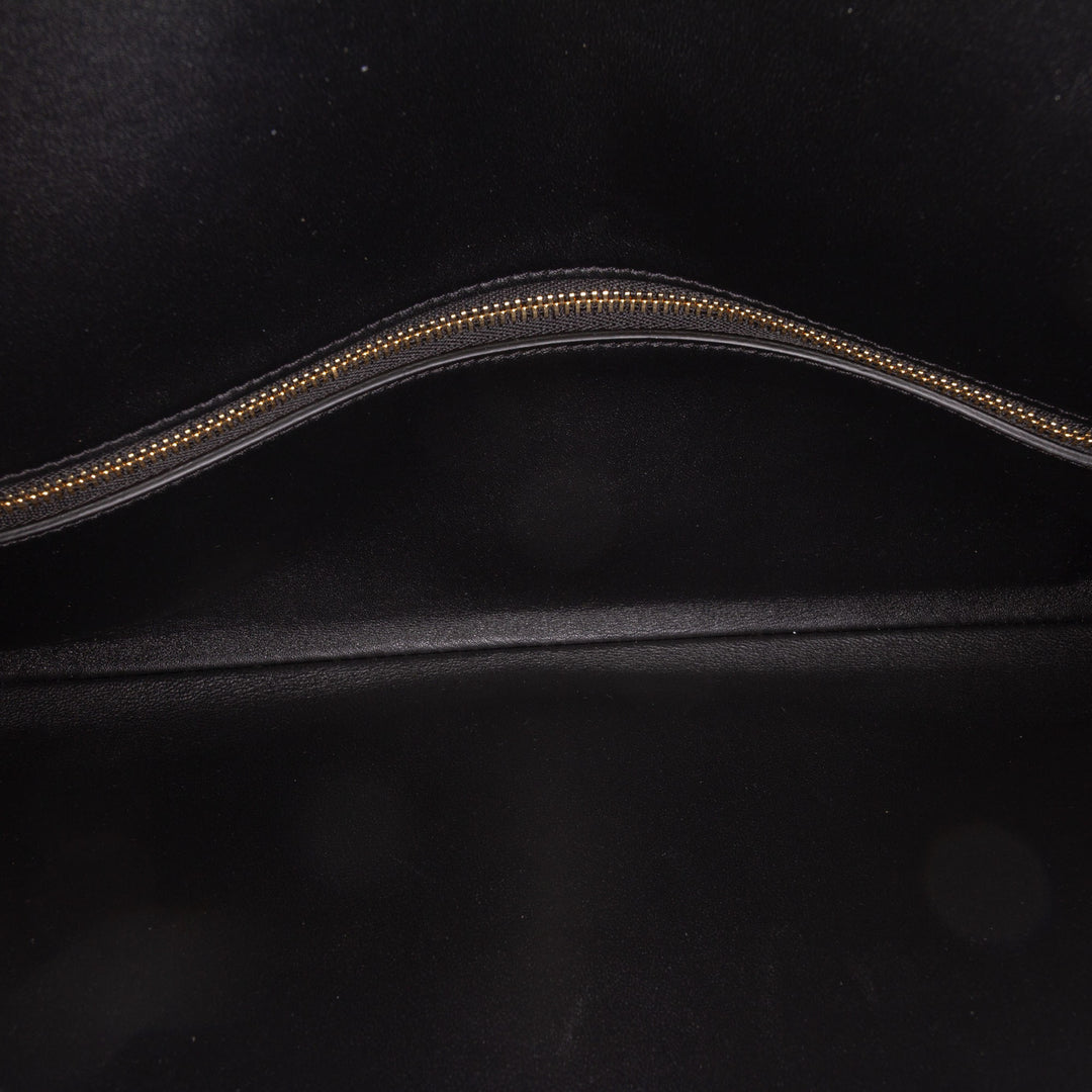 Celine Asymmetric Logo Pochette Noir – vue 4 – GABY PARIS