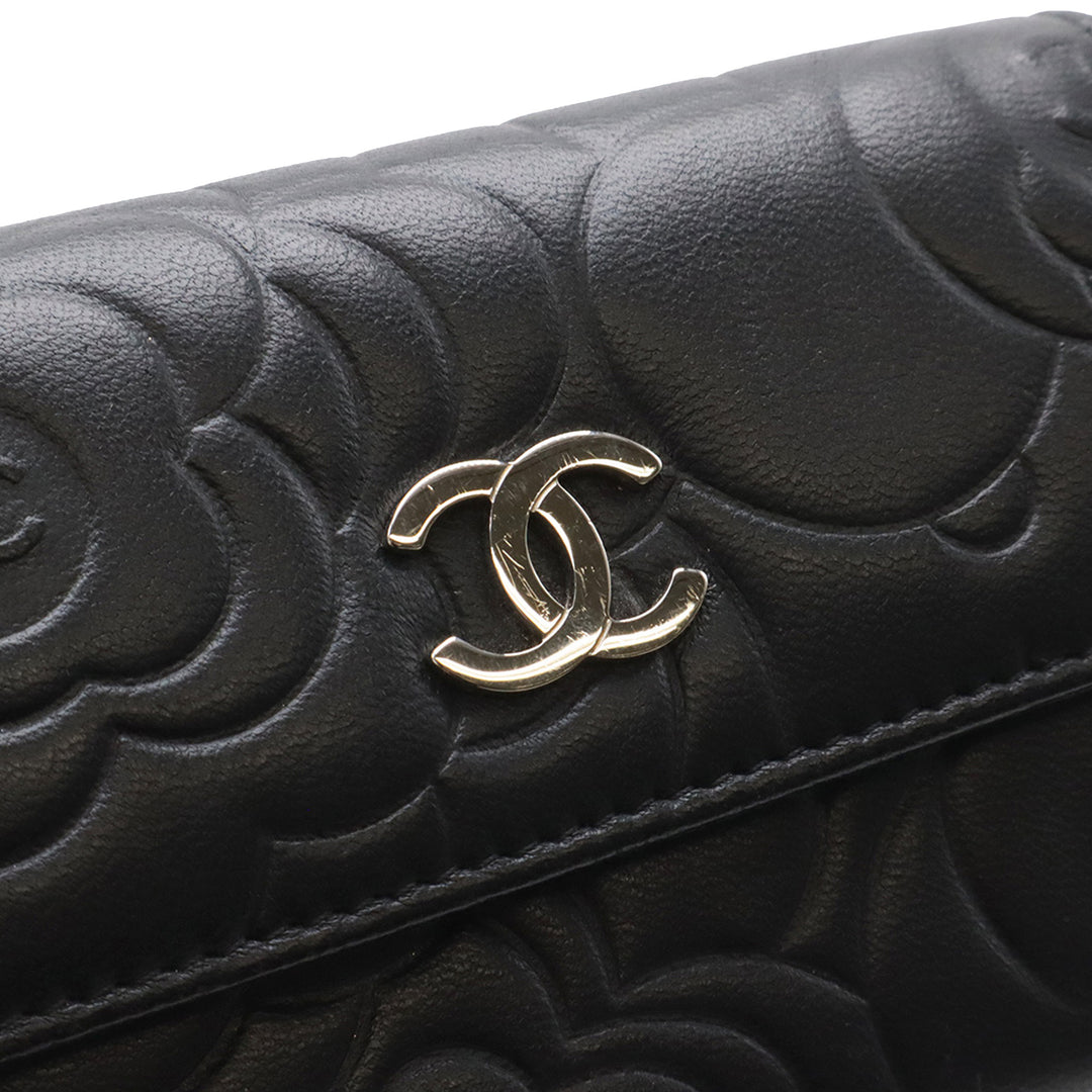 Chanel CC embossé Cuir Camellia Card Holder
