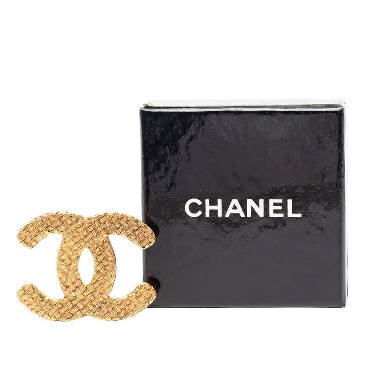 Chanel CC plaqué Woven Broche – GABY PARIS Authentique