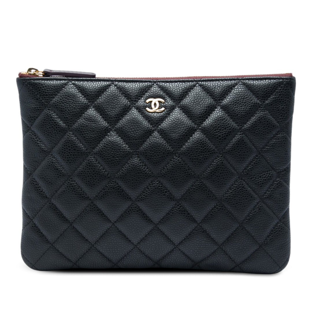 Chanel Pochette Matelassé O Étui Petit Cuir caviar Noir – vue principale – GABY PARIS
