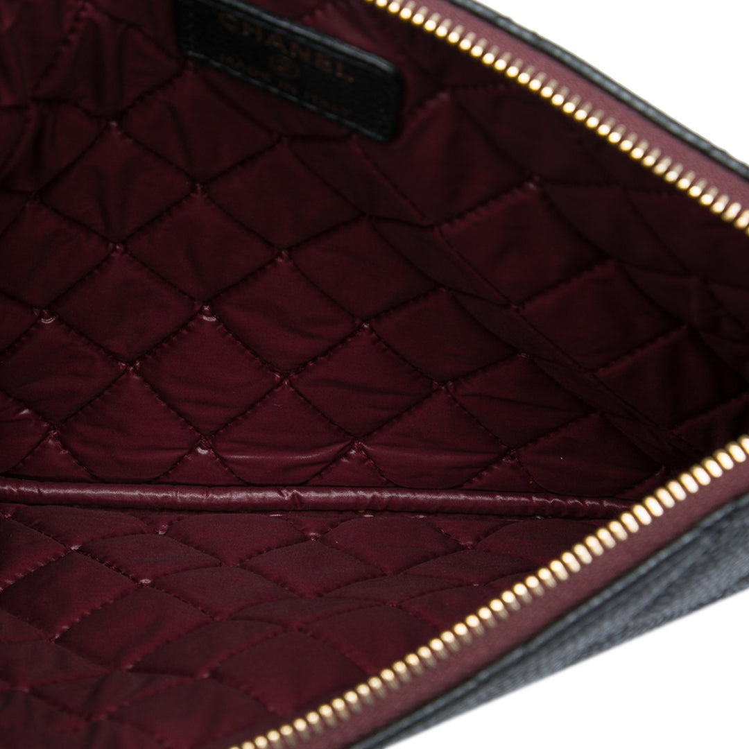 Chanel Pochette Matelassé O Étui Petit Cuir caviar Noir – vue 4 – GABY PARIS