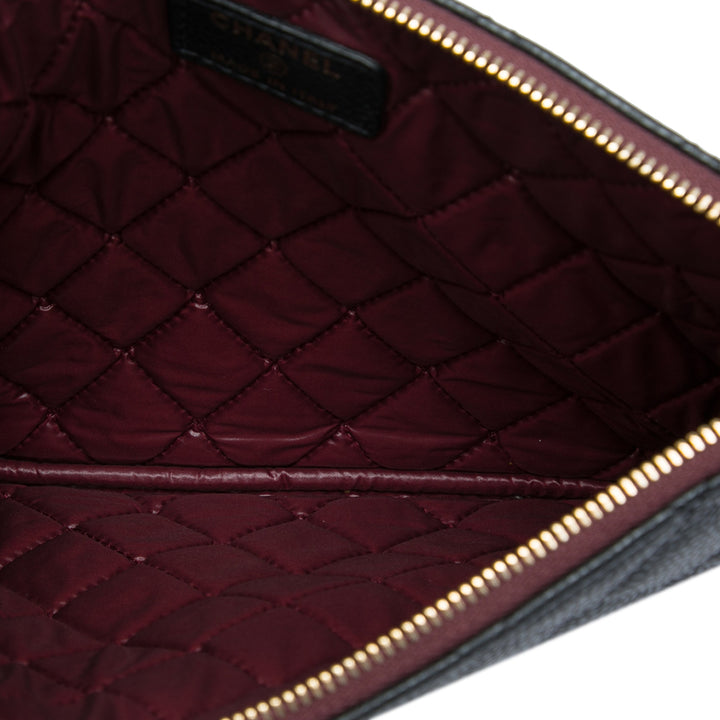 Chanel Pochette Matelassé O Étui Petit Cuir caviar Noir – vue 4 – GABY PARIS