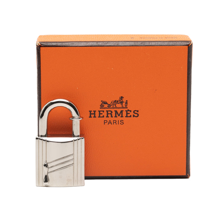 Hermès Palladium Plated Annee Arbre Cadena Lock Charm Argenté – GABY PARIS Authentique