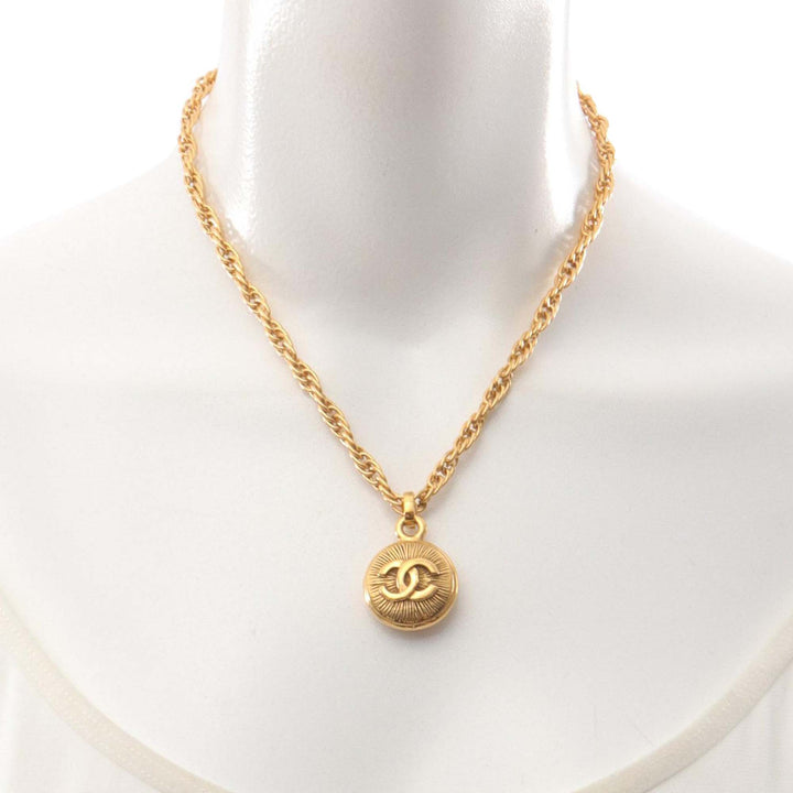 Chanel plaqué CC Rond Pendant Collier – GABY PARIS Authentique