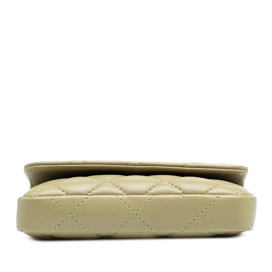 Chanel Cuir d’agneau Enamel Coco Hearts Pochette with Chain Vert – GABY PARIS Authentique