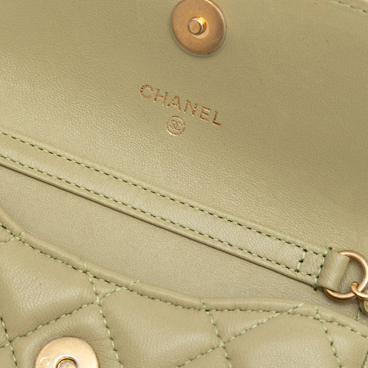 Chanel Cuir d’agneau Enamel Coco Hearts Pochette with Chain Vert – GABY PARIS Authentique