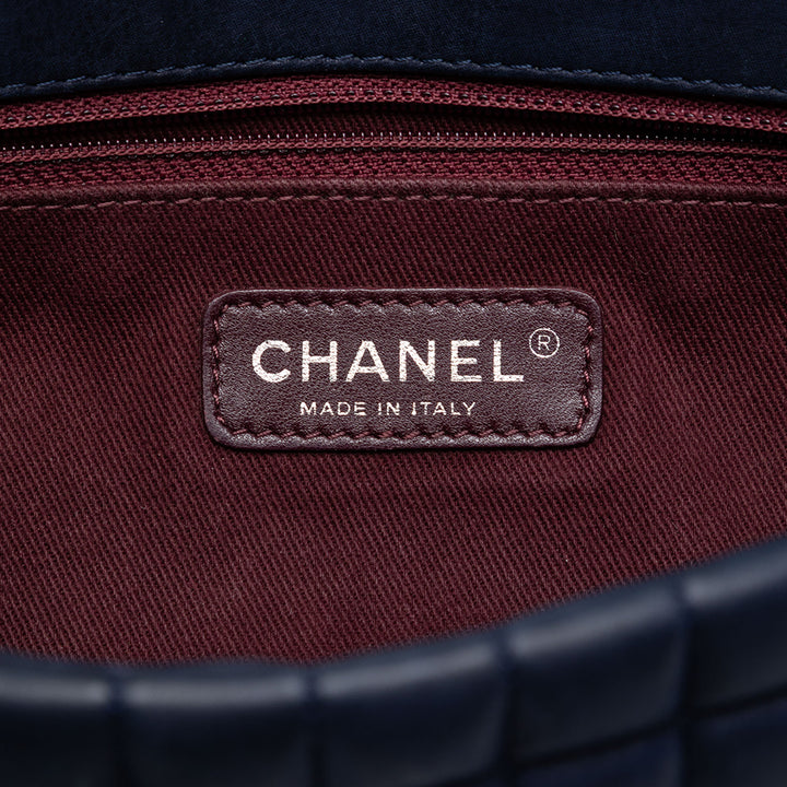 Chanel Chocolate Bar Iridescent Cuir de veau Bubble à rabat