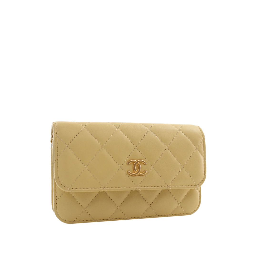 Chanel CC Matelassé Pochette avec chaîne Cuir d'agneau Jaune – vue 11 – GABY PARIS