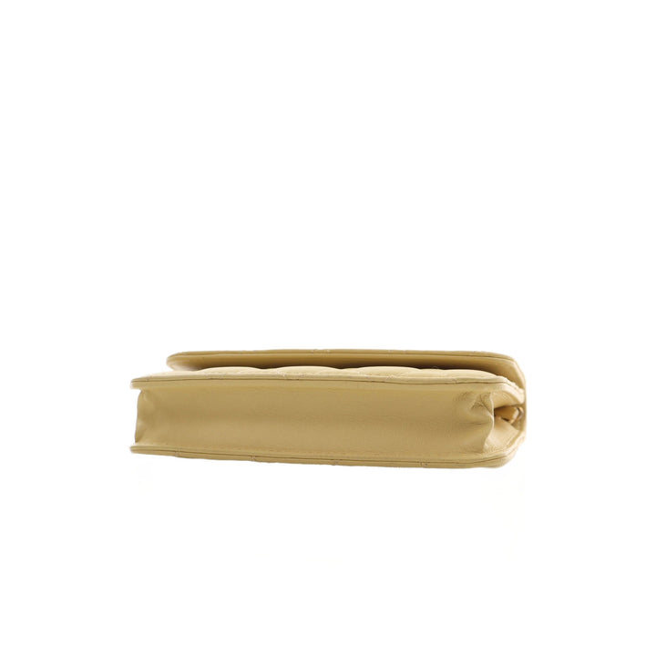 Chanel CC Matelassé Pochette avec chaîne Cuir d'agneau Jaune – vue 12 – GABY PARIS
