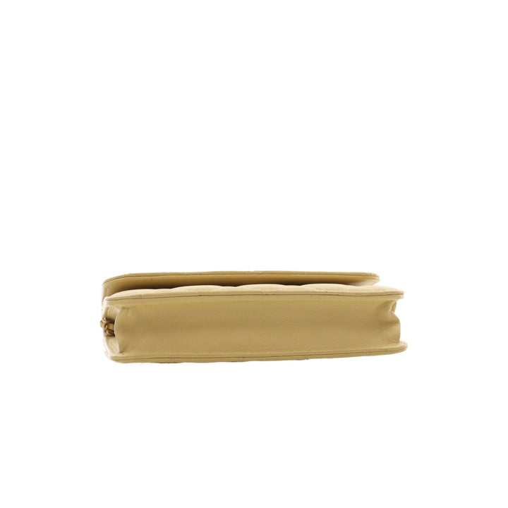Chanel CC Matelassé Pochette avec chaîne Cuir d'agneau Jaune – vue 13 – GABY PARIS