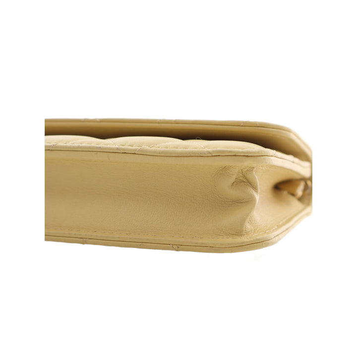 Chanel CC Matelassé Pochette avec chaîne Cuir d'agneau Jaune – vue 14 – GABY PARIS