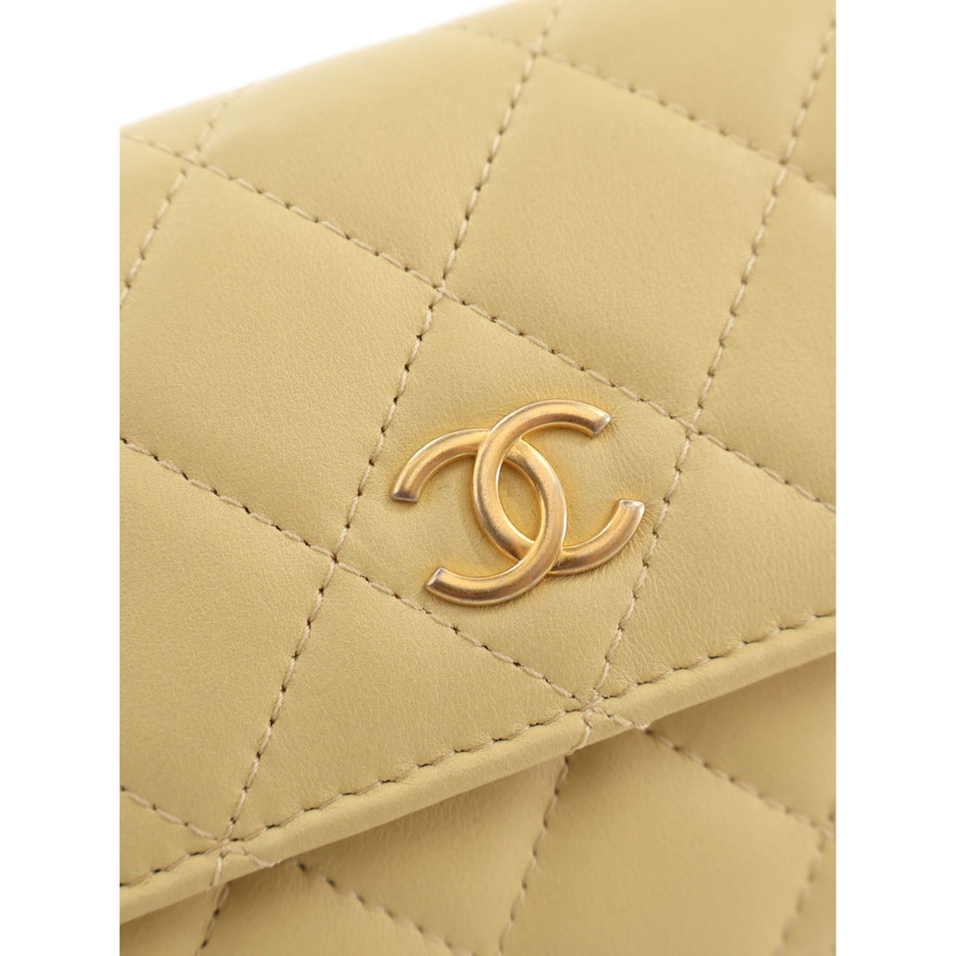 Chanel CC Matelassé Pochette avec chaîne Cuir d'agneau Jaune – vue 7 – GABY PARIS