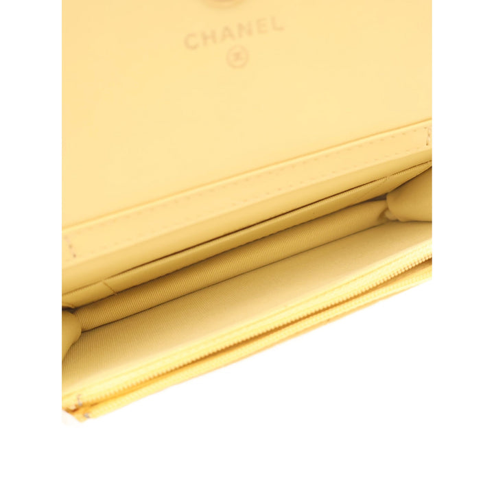 Chanel CC Matelassé Pochette avec chaîne Cuir d'agneau Jaune – vue 9 – GABY PARIS