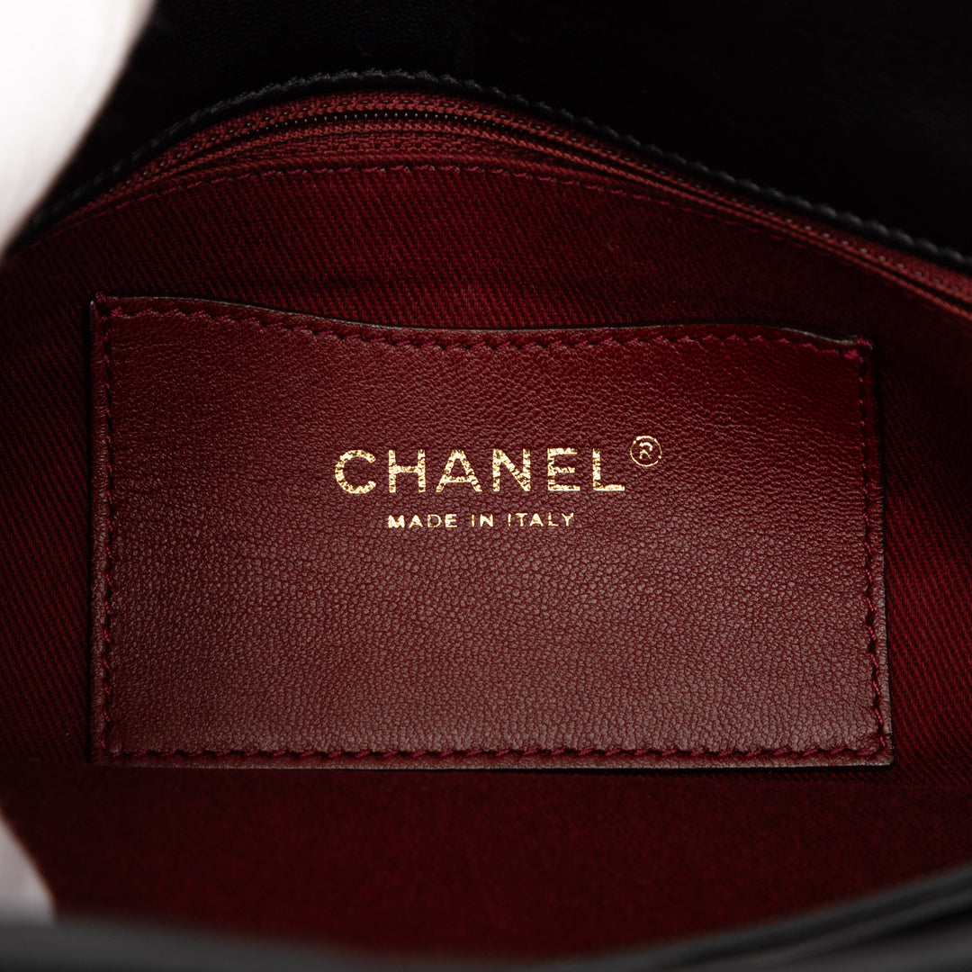 Chanel Medium Matelassé Cuir d’agneau Just Mademoiselle Bowling Sac