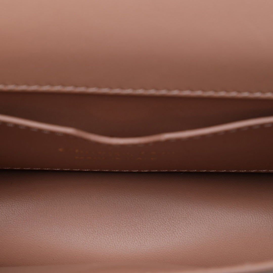 Dior 30 Montaigne à rabat Marron – vue 4 – GABY PARIS