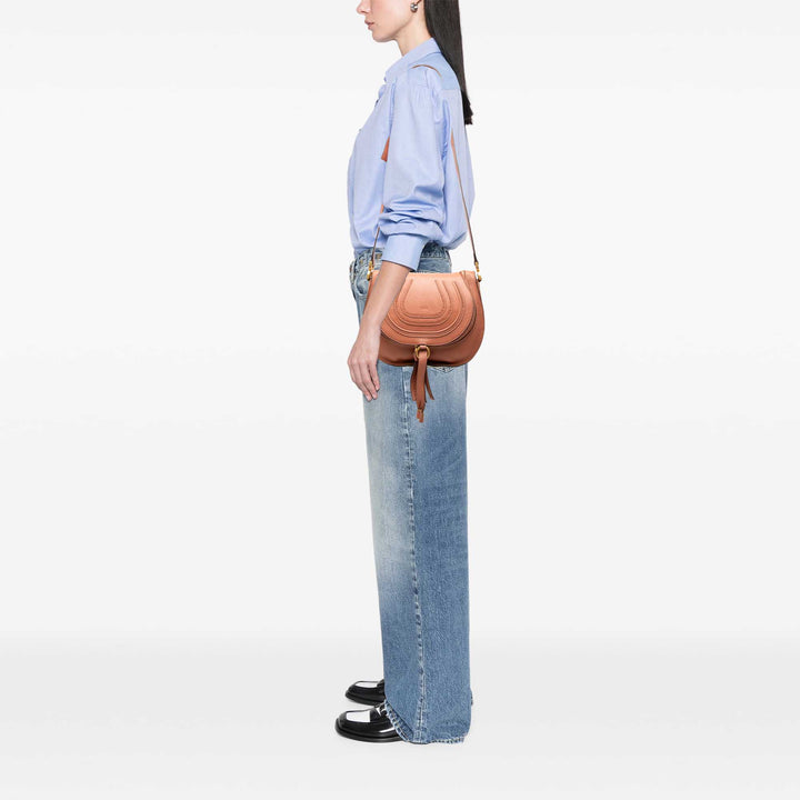 Chloé grainé Marcie Saddle Sac Moyen Cuir de veau grainé Marron – vue 6 – GABY PARIS