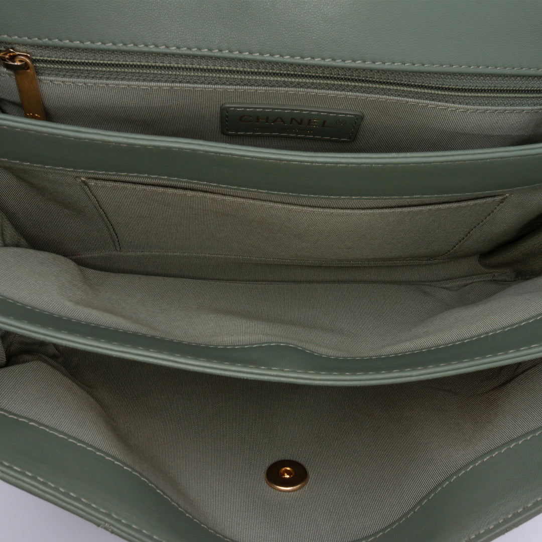 Large Quilted Lambskin Daily Companion Flap Green - Gaby Paris