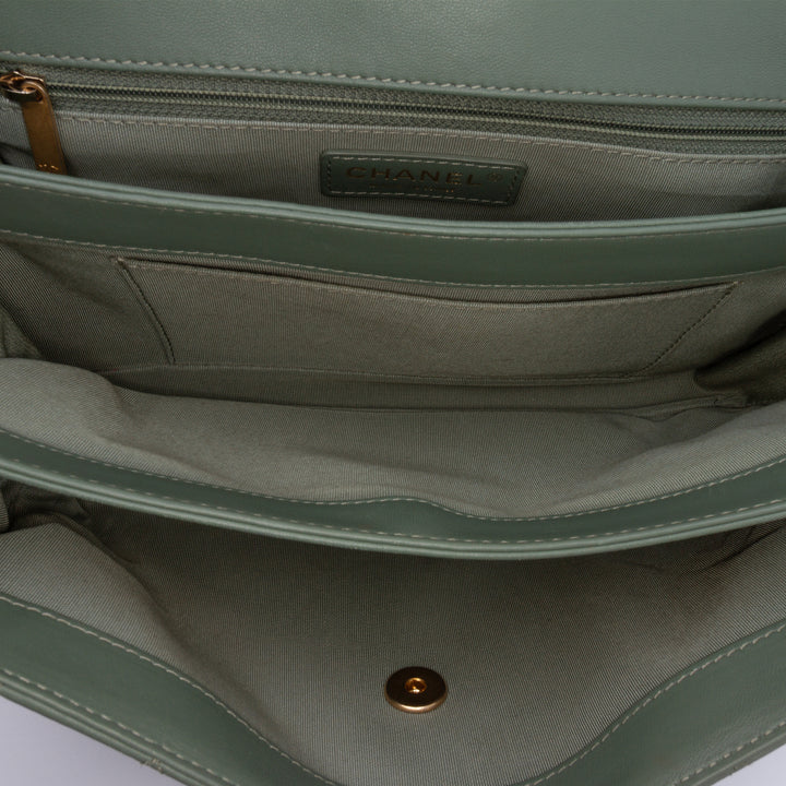 Large Quilted Lambskin Daily Companion Flap Green - Gaby Paris