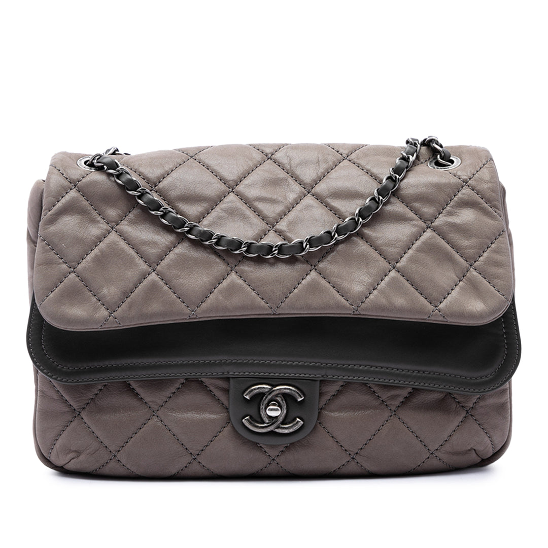 Chanel Sac porté épaule Matelassé Irisé In the Mix Double rabat Jumbo Cuir de veau Marron – vue principale – GABY PARIS