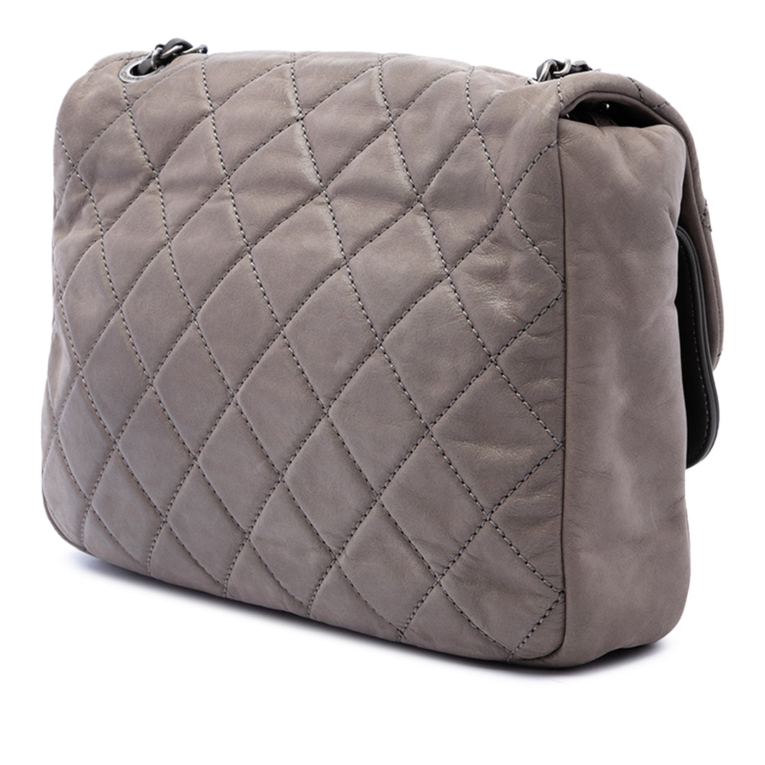 Chanel Sac porté épaule Matelassé Irisé In the Mix Double rabat Jumbo Cuir de veau Marron – vue 2 – GABY PARIS