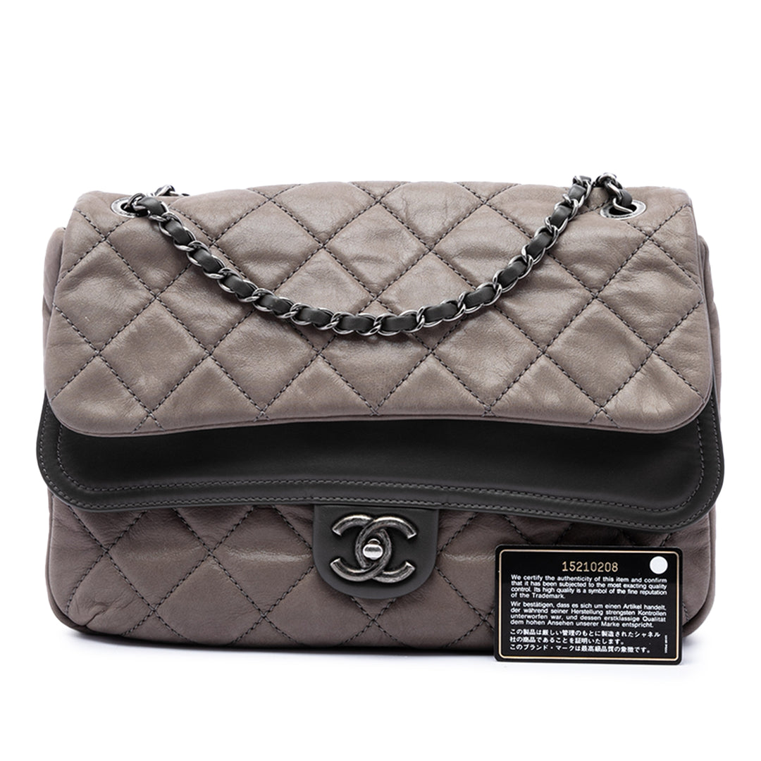 Chanel Sac porté épaule Matelassé Irisé In the Mix Double rabat Jumbo Cuir de veau Marron – vue 7 – GABY PARIS