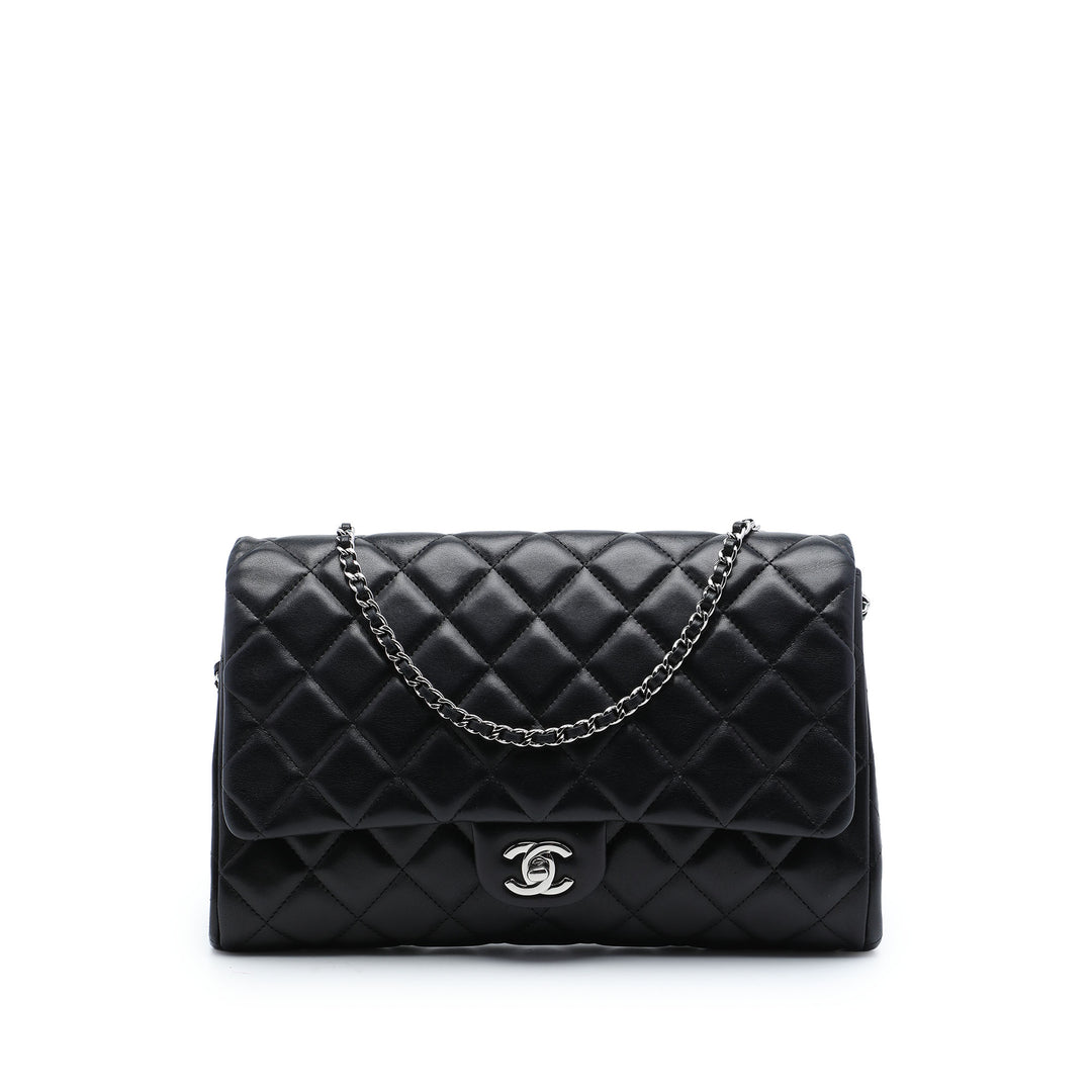 CC Matelassé à rabat Pochette avec chaîne Cuir d'agneau Noir