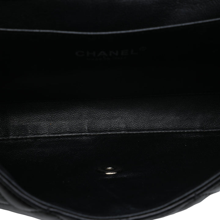 CC Matelassé à rabat Pochette avec chaîne Cuir d'agneau Noir