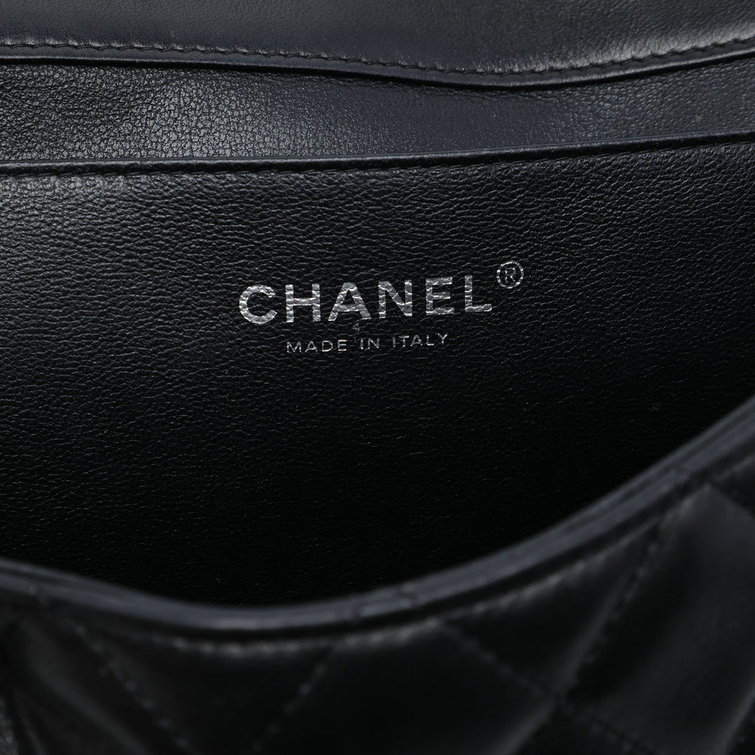 CC Matelassé à rabat Pochette avec chaîne Cuir d'agneau Noir
