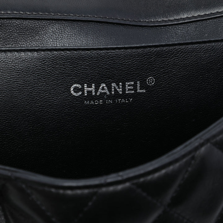 CC Matelassé à rabat Pochette avec chaîne Cuir d'agneau Noir