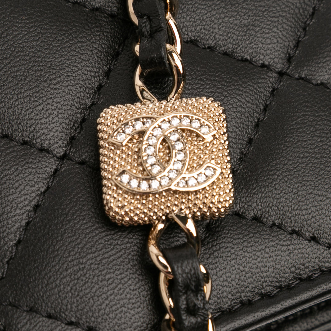 Chanel CC Matelassé Cuir d’agneau Strass Pochette avec chaîne