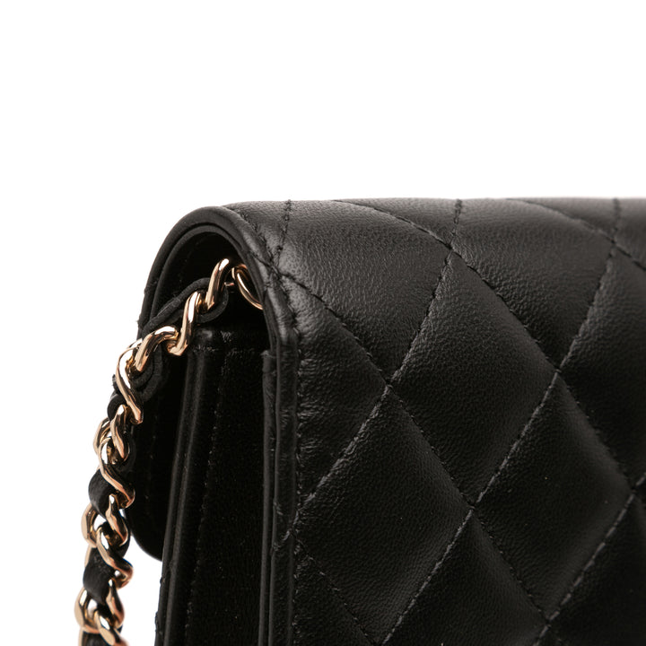 Chanel CC Matelassé Cuir d’agneau Strass Pochette avec chaîne