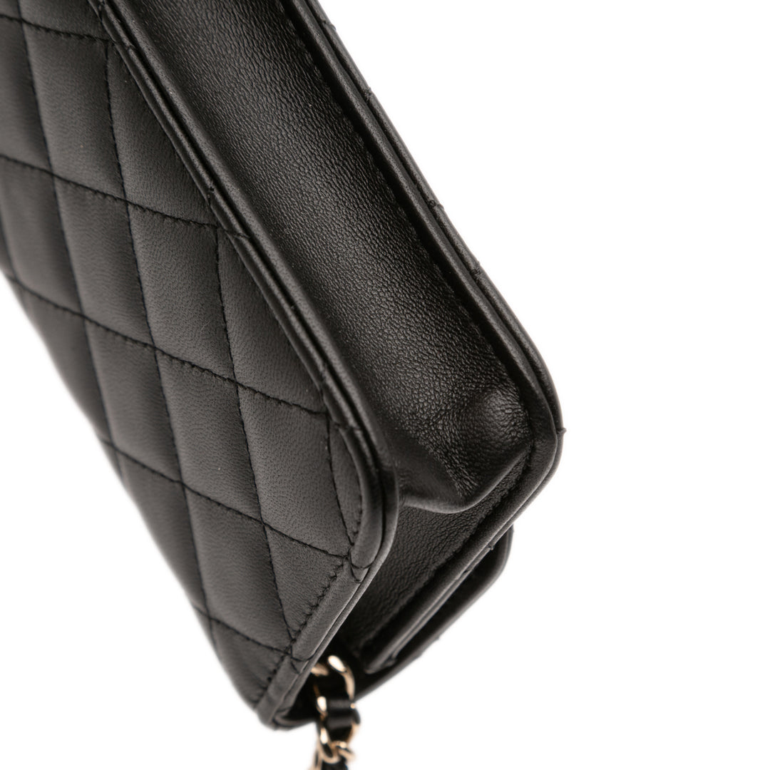 Chanel CC Matelassé Cuir d’agneau Strass Pochette avec chaîne