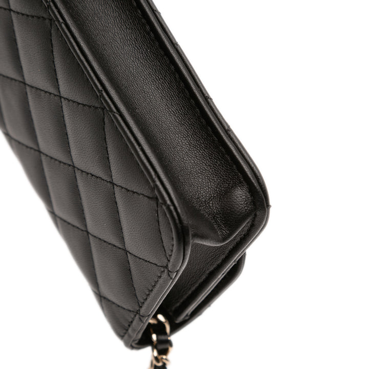 Chanel CC Matelassé Cuir d’agneau Strass Pochette avec chaîne