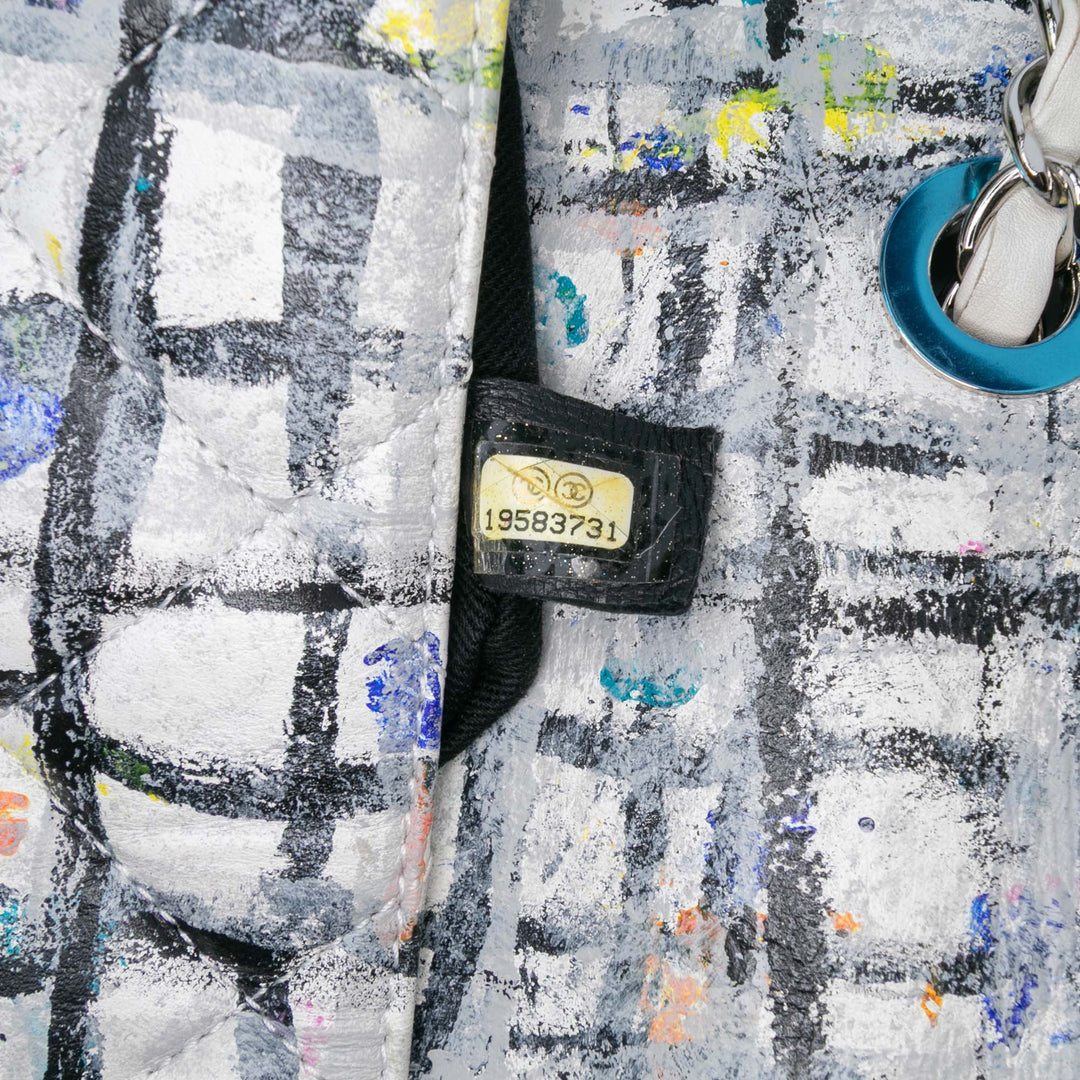 Chanel Hand Painted Graffiti à rabat Moyen Cuir de veau