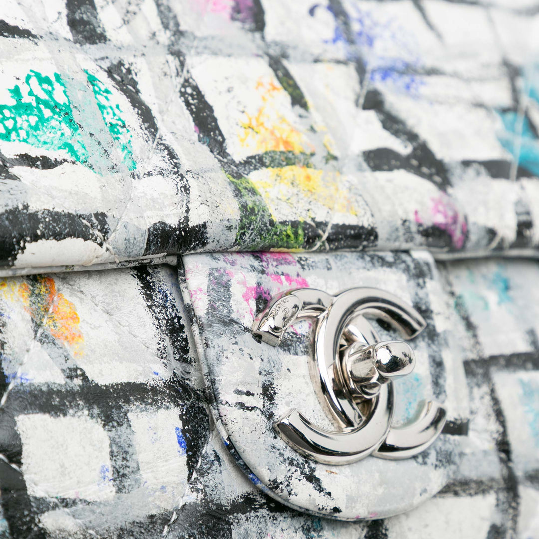 Chanel Hand Painted Graffiti à rabat Moyen Cuir de veau