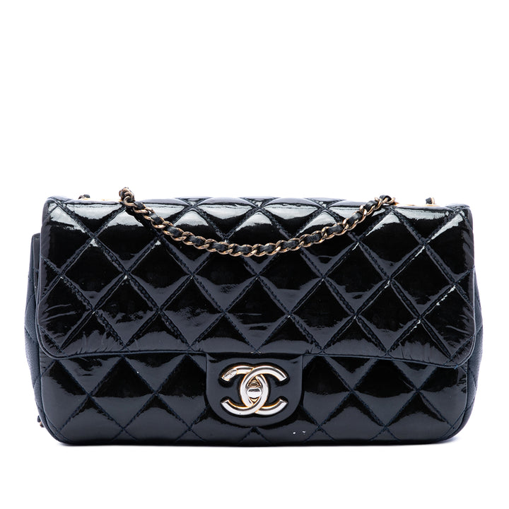 Chanel Paris Salzburg Medium Cuir verni et Cuir de chèvre CC Œillets à rabat