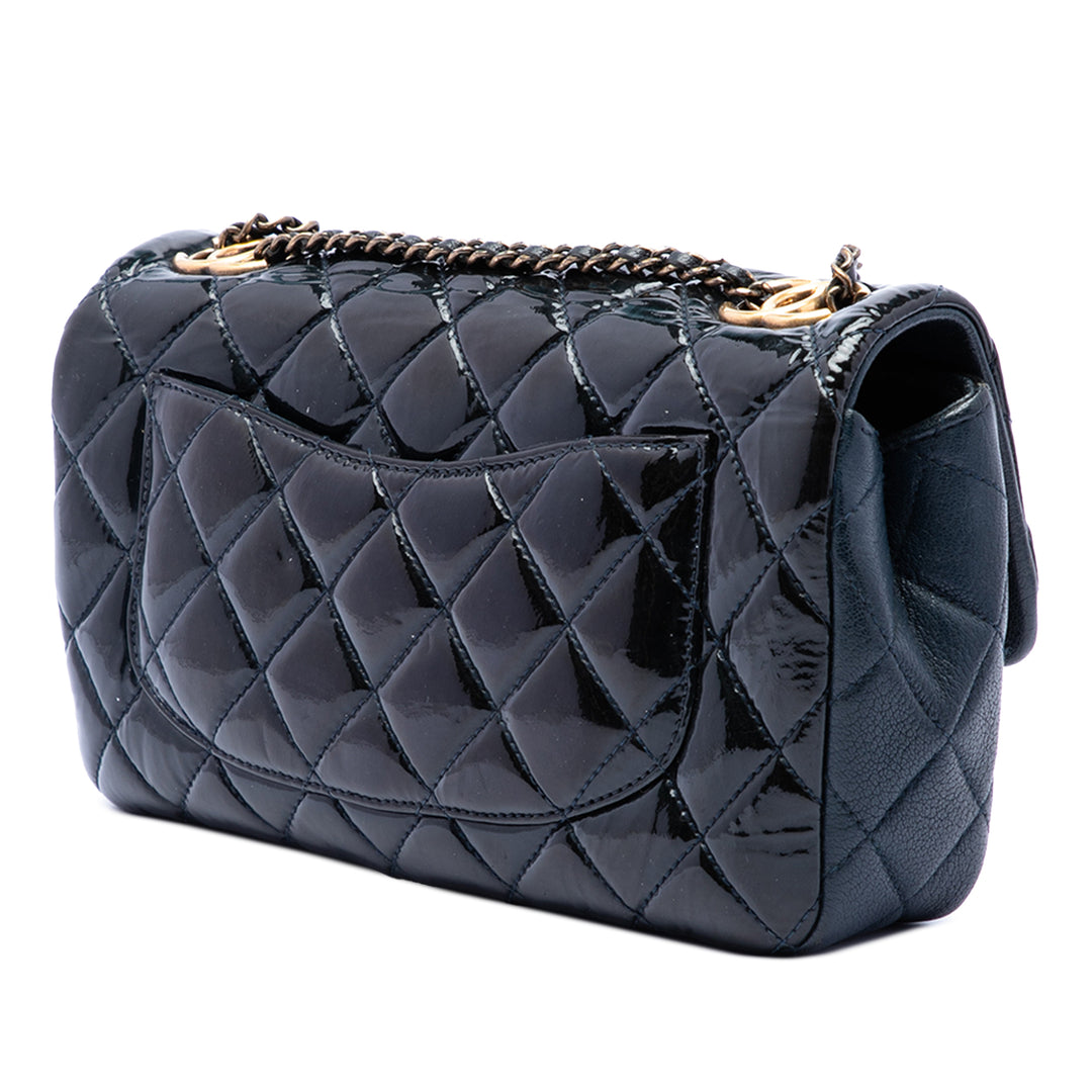 Chanel Paris Salzburg Medium Cuir verni et Cuir de chèvre CC Œillets à rabat