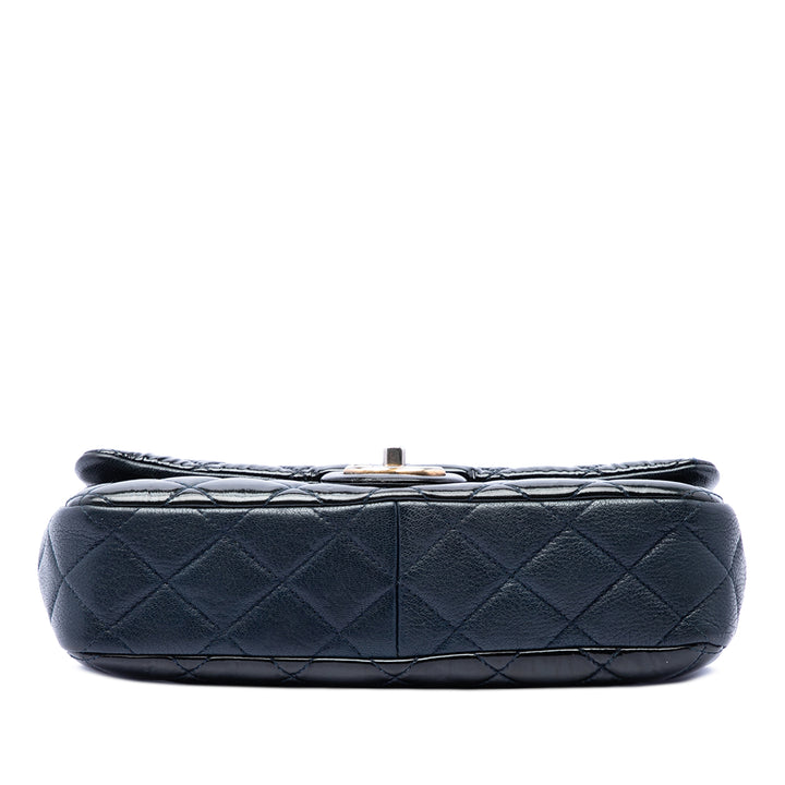 Chanel Paris Salzburg Medium Cuir verni et Cuir de chèvre CC Œillets à rabat