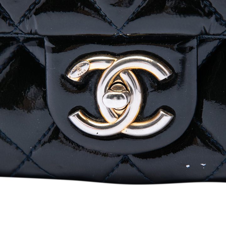 Chanel Paris Salzburg Medium Cuir verni et Cuir de chèvre CC Œillets à rabat