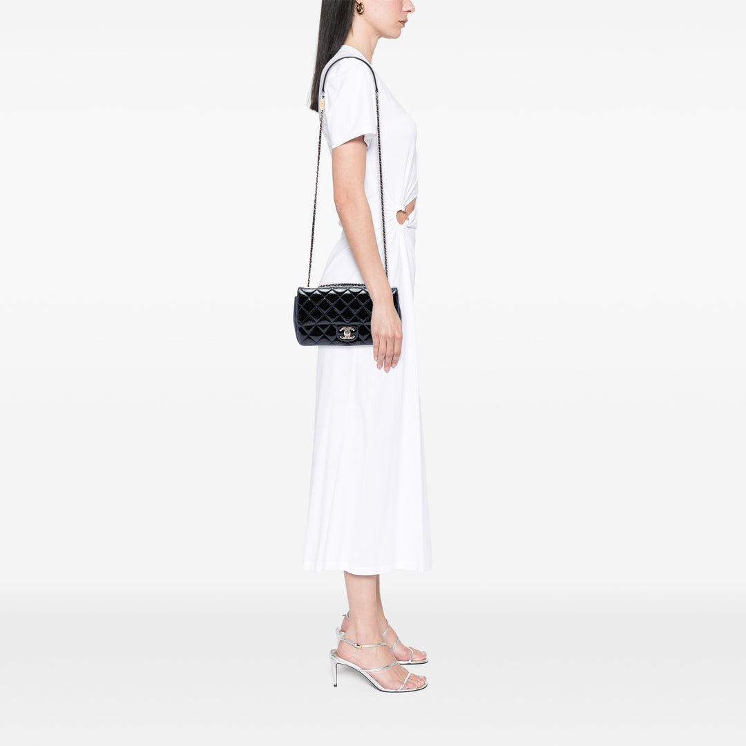 Chanel Paris Salzburg Medium Cuir verni et Cuir de chèvre CC Œillets à rabat