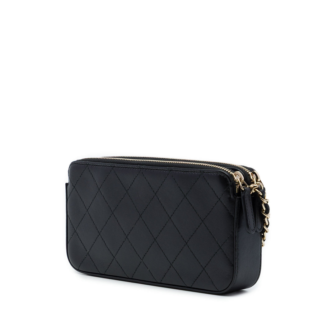 Chanel CC Matelassé Double Zippé Pochette avec chaîne Cuir de veau Noir – vue 2 – GABY PARIS