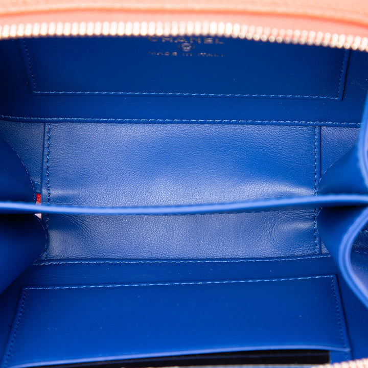 Chanel Vanity Tricolore CC Filigree Mini Cuir caviar Bleu – vue 4 – GABY PARIS