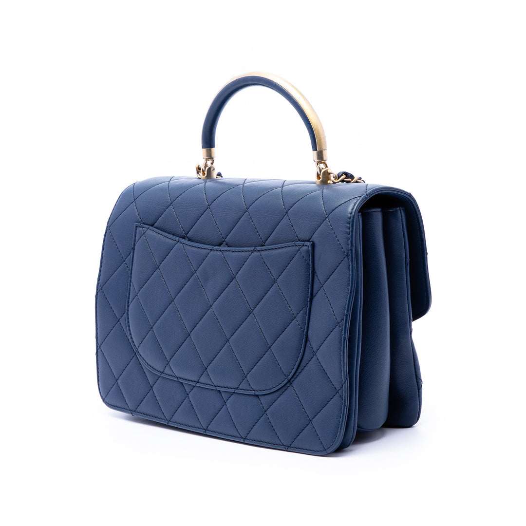 Chanel CC Matelassé Cuir de veau Metal anse supérieure Envelope à rabat