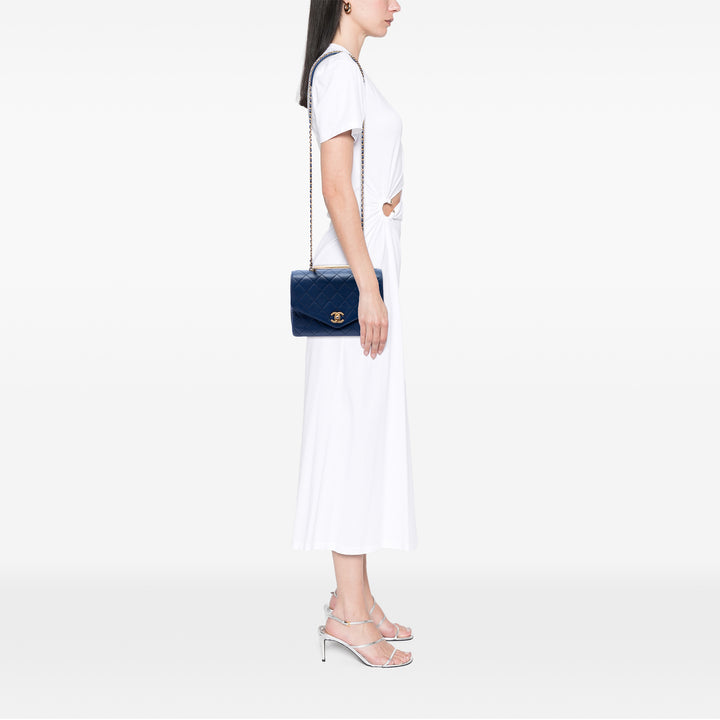 Chanel CC Matelassé Cuir de veau Metal anse supérieure Envelope à rabat