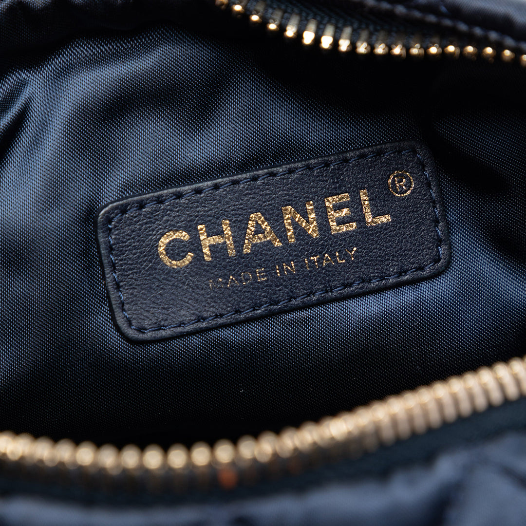 Chanel CC Matelassé Nylon Cristal Barrel Sac porté croisé
